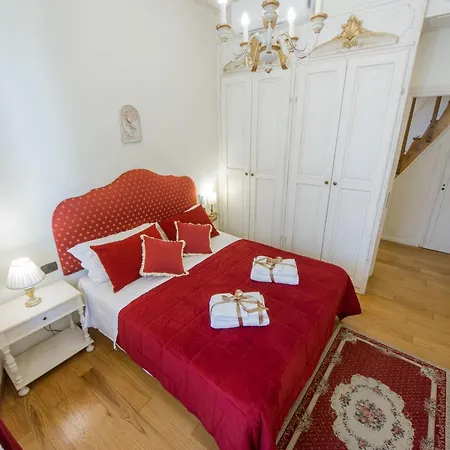 Ruhige In Santa Croce Mit Terrasse- Kathedrale Von Florenz-naehe By Interhome Appartamento Firenze