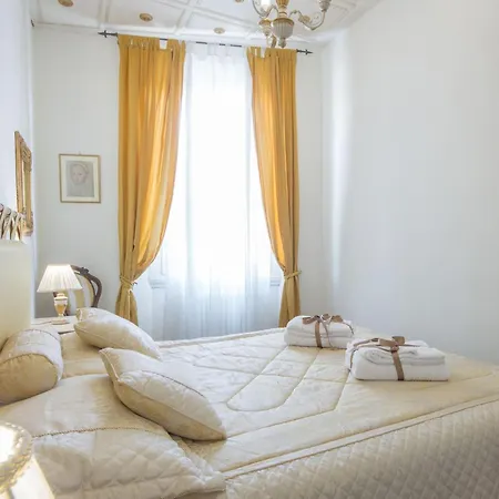 Ruhige In Santa Croce Mit Terrasse- Kathedrale Von Florenz-naehe By Interhome Appartamento