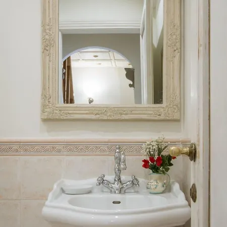 Appartamento Ruhige In Santa Croce Mit Terrasse- Kathedrale Von Florenz-naehe By Interhome Firenze
