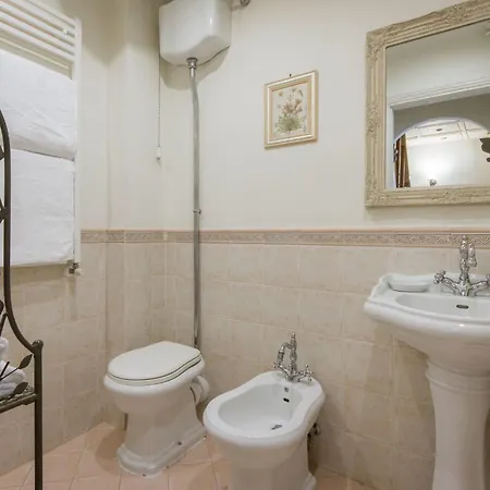 Appartamento Ruhige In Santa Croce Mit Terrasse- Kathedrale Von Florenz-naehe By Interhome *
