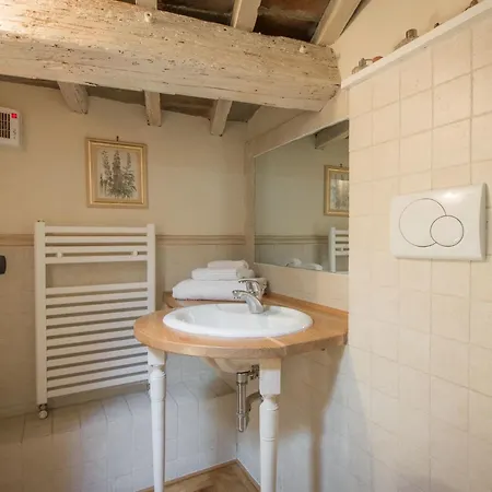 Ruhige In Santa Croce Mit Terrasse- Kathedrale Von Florenz-naehe By Interhome Appartamento Firenze