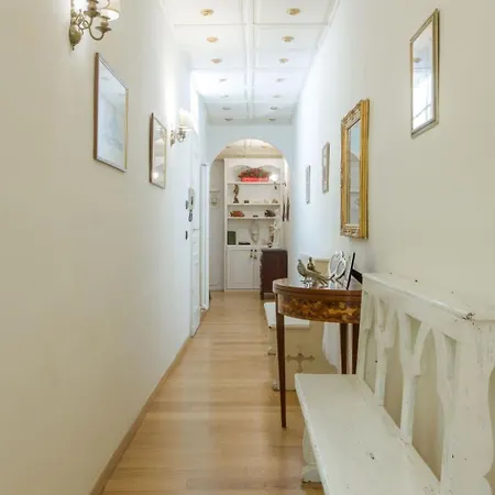 Appartamento Ruhige In Santa Croce Mit Terrasse- Kathedrale Von Florenz-naehe By Interhome *