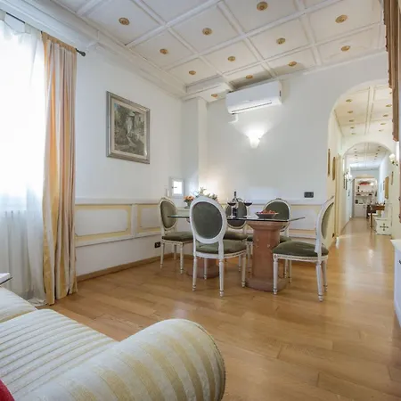 Appartamento Ruhige In Santa Croce Mit Terrasse- Kathedrale Von Florenz-naehe By Interhome