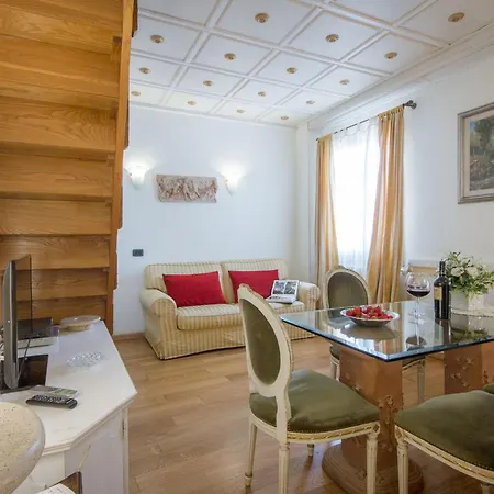 Appartamento Ruhige In Santa Croce Mit Terrasse- Kathedrale Von Florenz-naehe By Interhome *