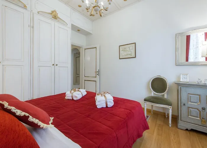 Apartment Ruhige In Santa Croce Mit Terrasse- Kathedrale Von Florenz-naehe By Interhome Florenz