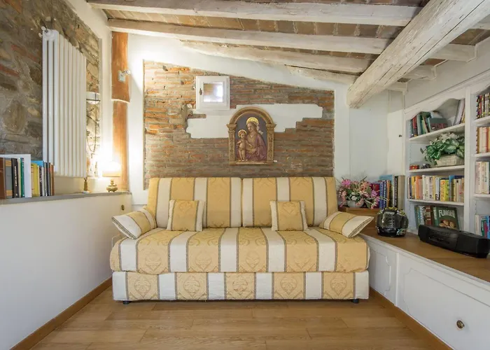 Ruhige In Santa Croce Mit Terrasse- Kathedrale Von Florenz-naehe By Interhome Florenz