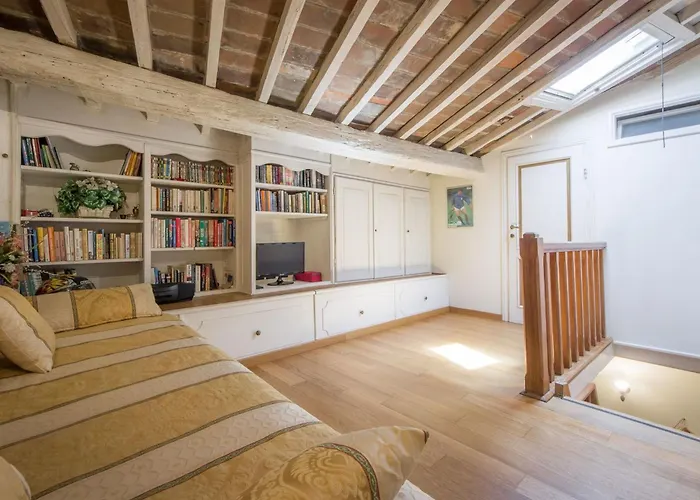 Ruhige In Santa Croce Mit Terrasse- Kathedrale Von Florenz-naehe By Interhome Apartment Florenz