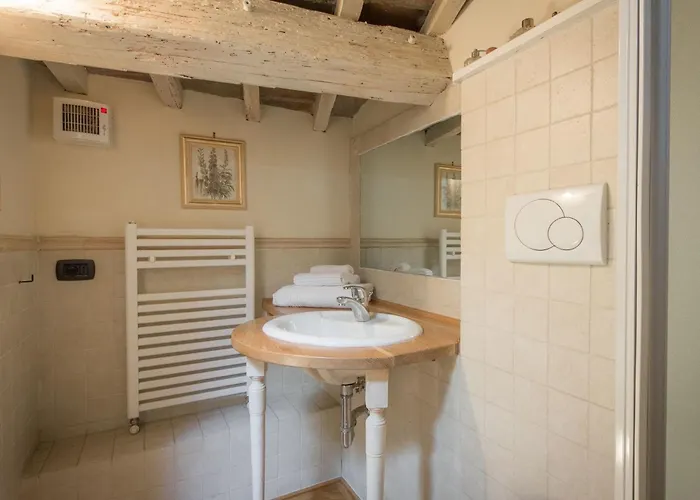 Ruhige In Santa Croce Mit Terrasse- Kathedrale Von Florenz-naehe By Interhome Apartment Florenz