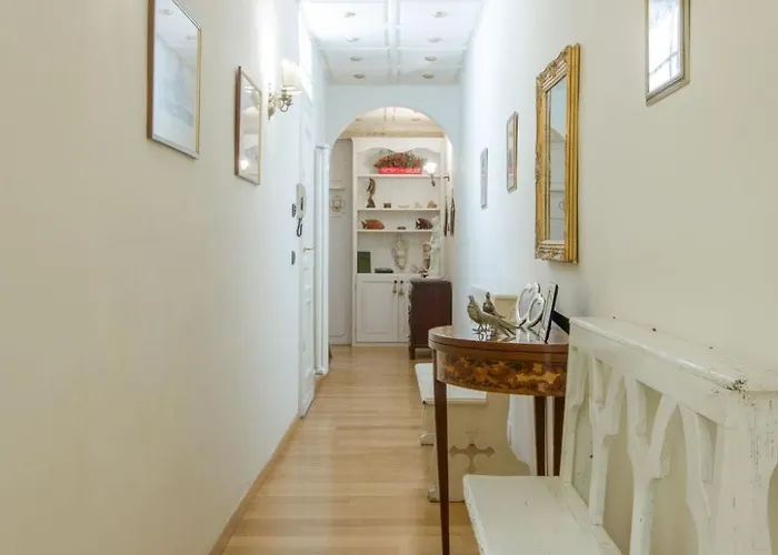 Apartment Ruhige In Santa Croce Mit Terrasse- Kathedrale Von Florenz-naehe By Interhome *